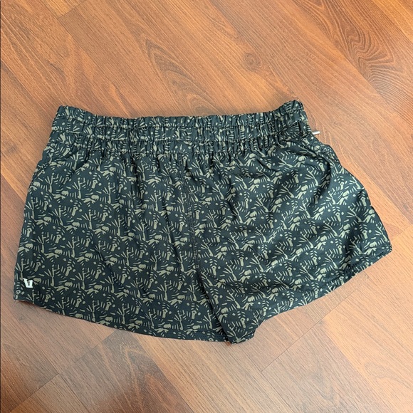 Vuori Black and Gray Patterned Women's Athletic Shorts - Picture 2 of 2